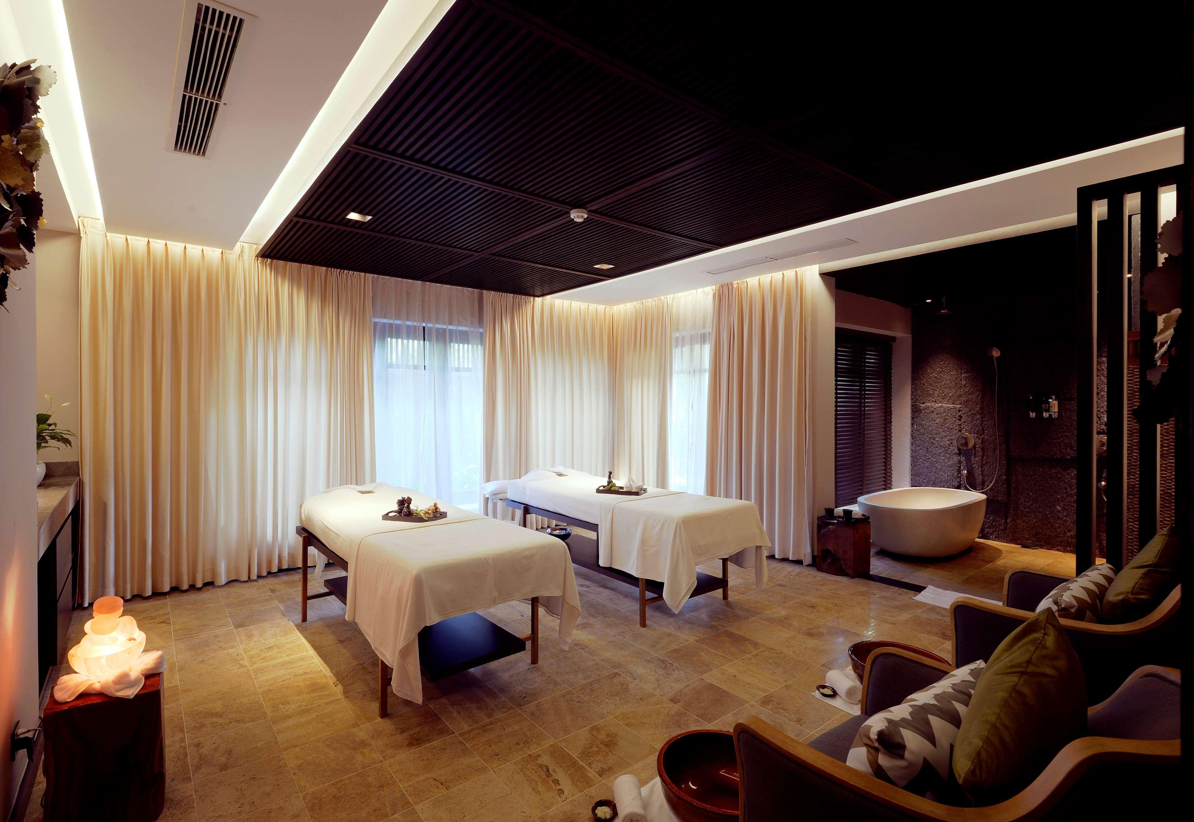 นาม งี โครัล เพนินซูลา ฟู้โกว๊ก Hotel ภายนอก รูปภาพ